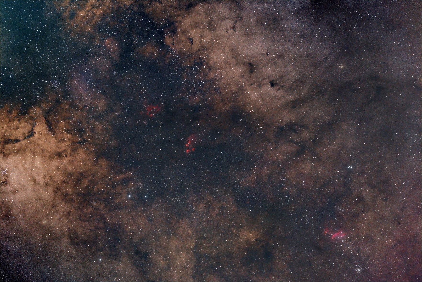 Milky Way core dust clouds astrophotography